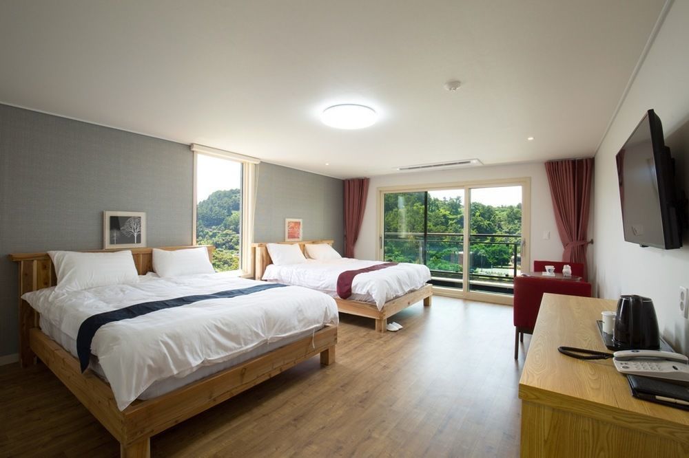 Cheonjiyeon Crystal Hotel Seogwipo Exterior foto